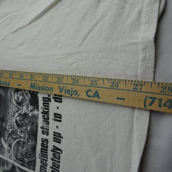 Queen News of the Word Shirt Size L - Picture 7 of 7